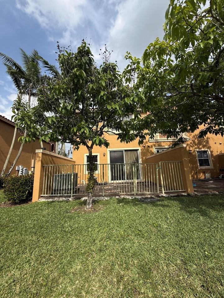 1064 Sw 144th Ave #807 - Photo 5 of 13