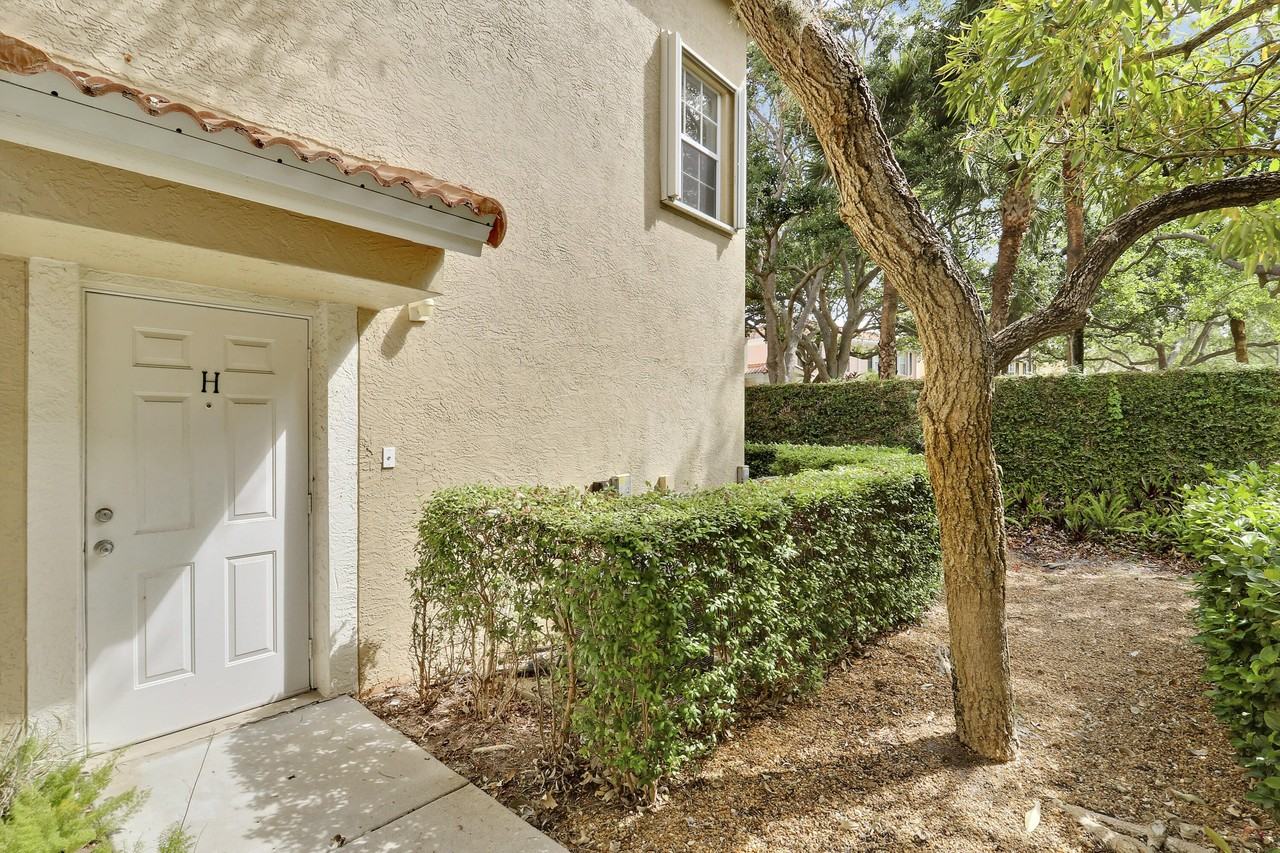 104 Lighthouse Cir #H2 - Photo 2 of 45