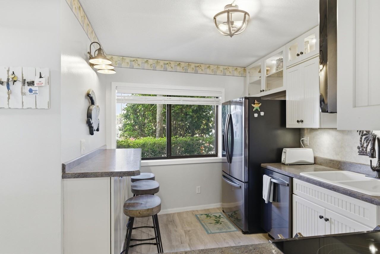 355 S Ocean Dr #106 - Photo 7 of 50