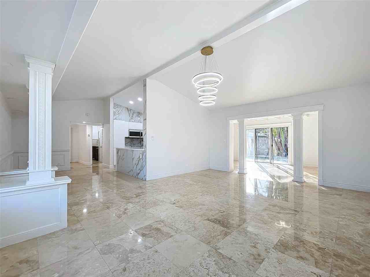 2836 Nw 11th Ave - Photo 6 of 35