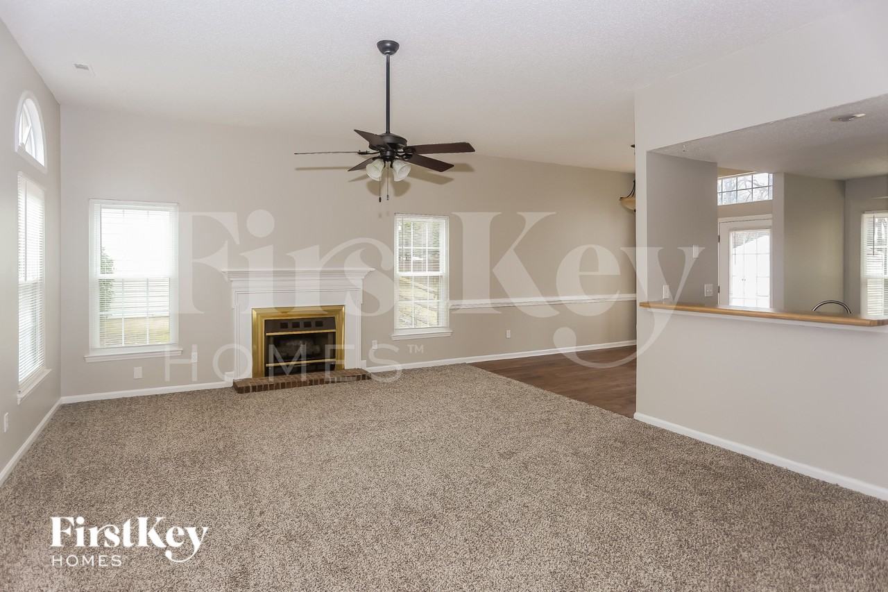 2035 David Earl Dr - Photo 5 of 16