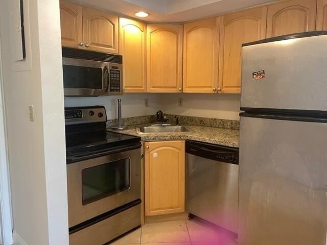 901 Ne 3rd St - Photo 3 of 18