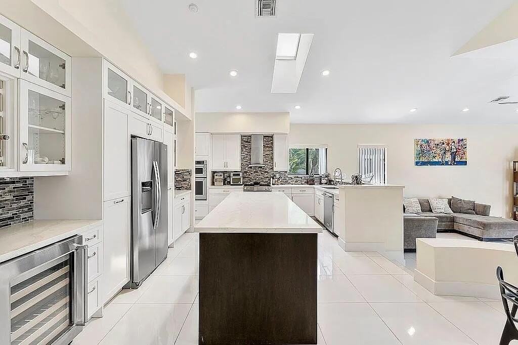 4551 Nw 26th Pl - Photo 5 of 39