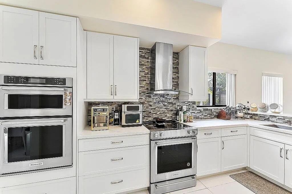 4551 Nw 26th Pl - Photo 6 of 39