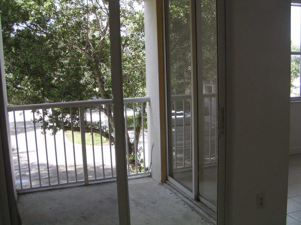 1016 Shoma Dr - Photo 4 of 12