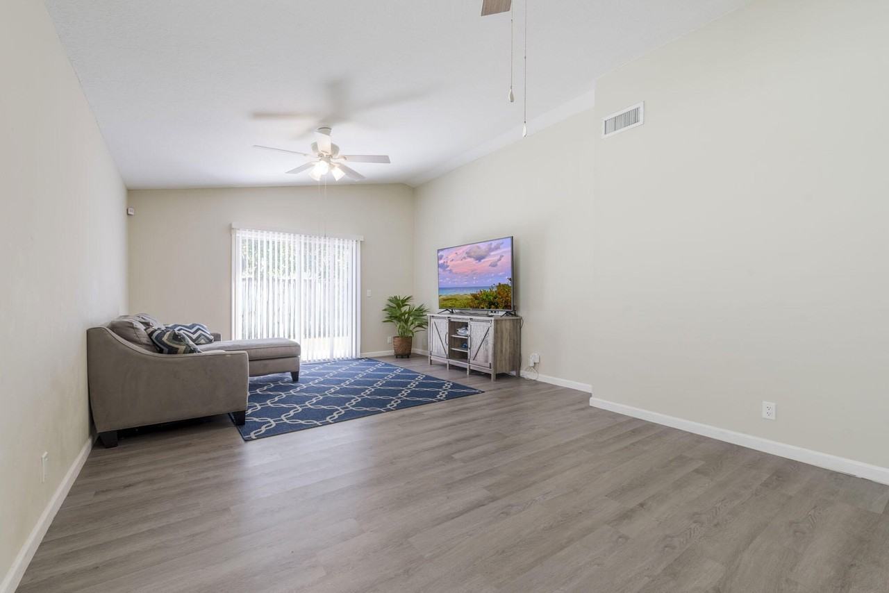 1306 Wild Daisy Ln - Photo 3 of 21
