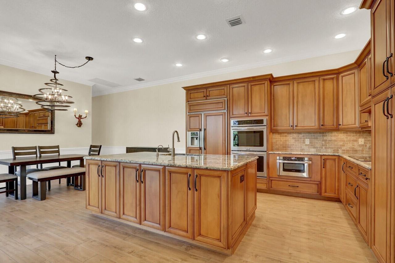 2931 Twin Oaks Way - Photo 4 of 30