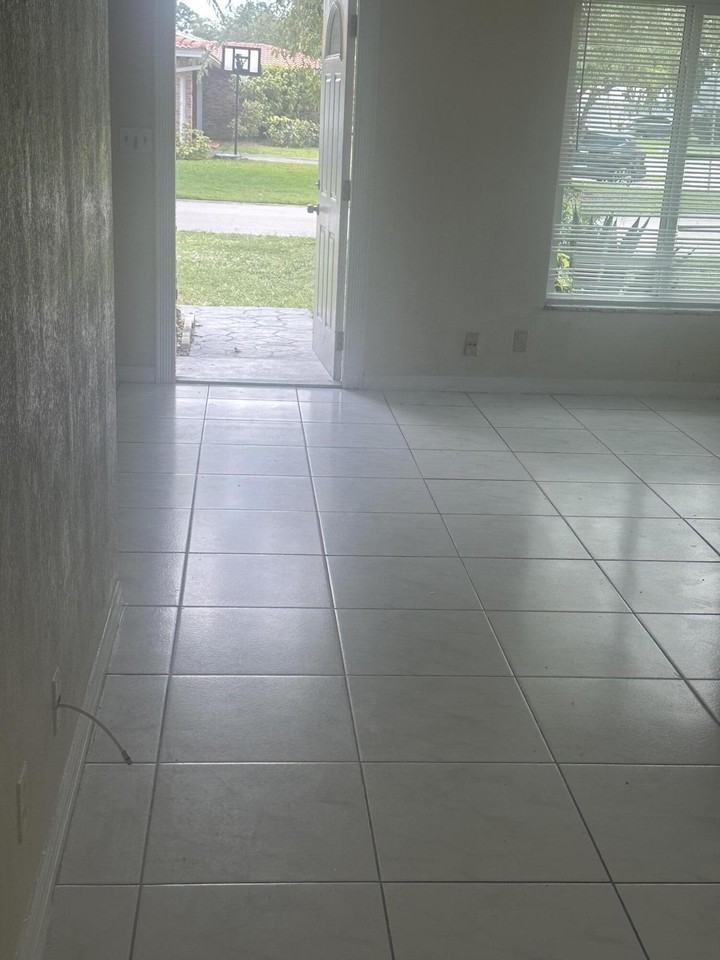 8251 Nw 39th St - Photo 2 of 4
