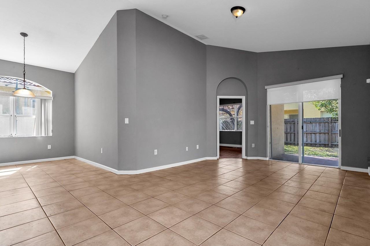2302 Ne 37th Rd - Photo 5 of 43