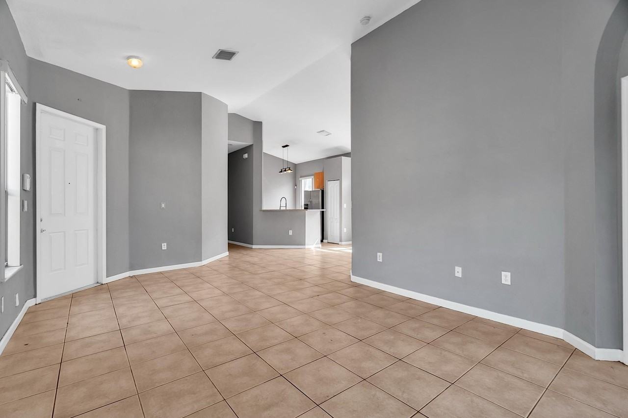 2302 Ne 37th Rd - Photo 6 of 43