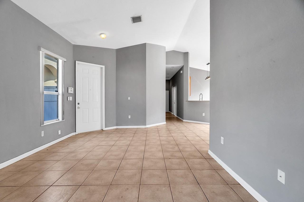 2302 Ne 37th Rd - Photo 7 of 43