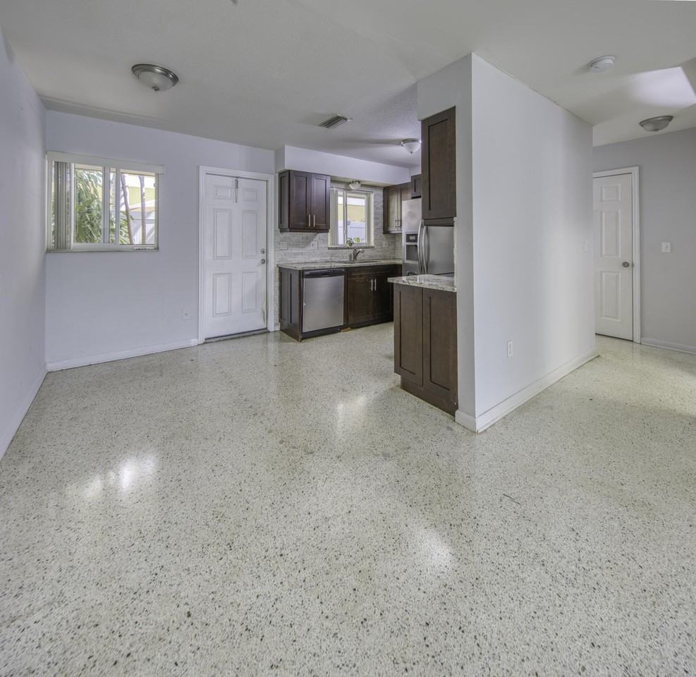 305 S Federal Hwy #2 - Photo 4 of 15