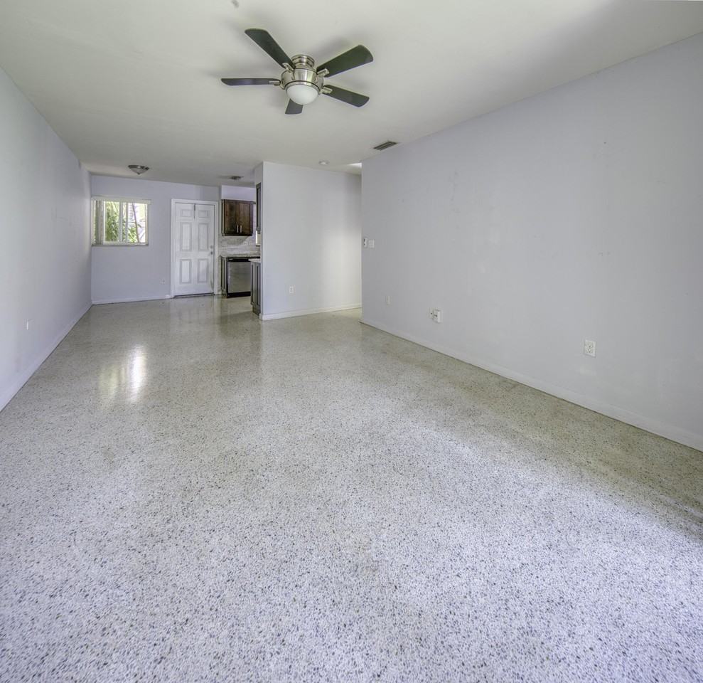 305 S Federal Hwy #2 - Photo 5 of 15
