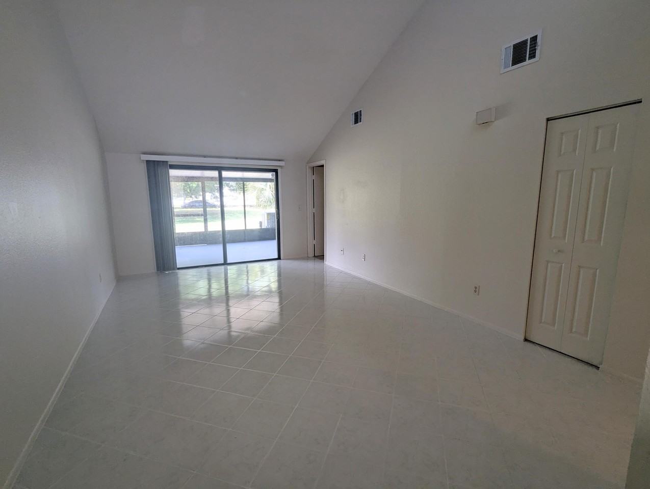1455 Se Colchester Cir - Photo 4 of 24