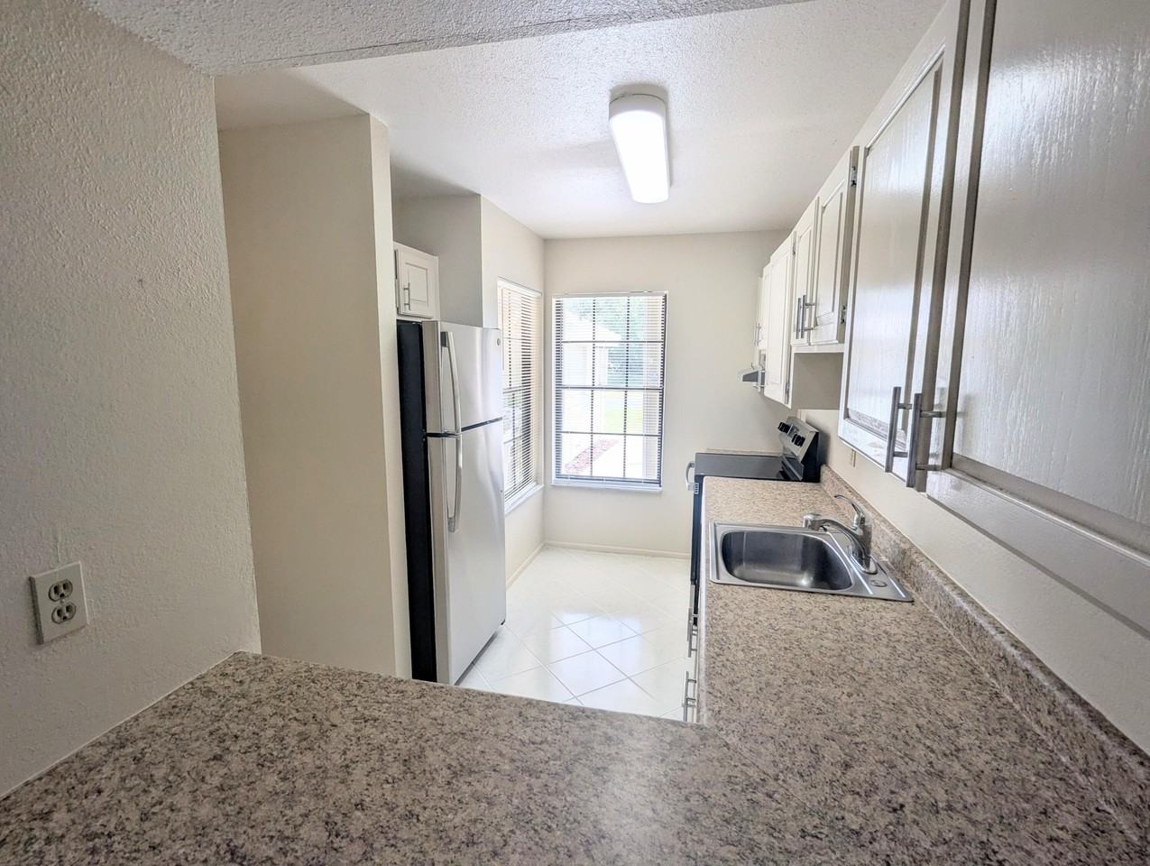 1455 Se Colchester Cir - Photo 7 of 24