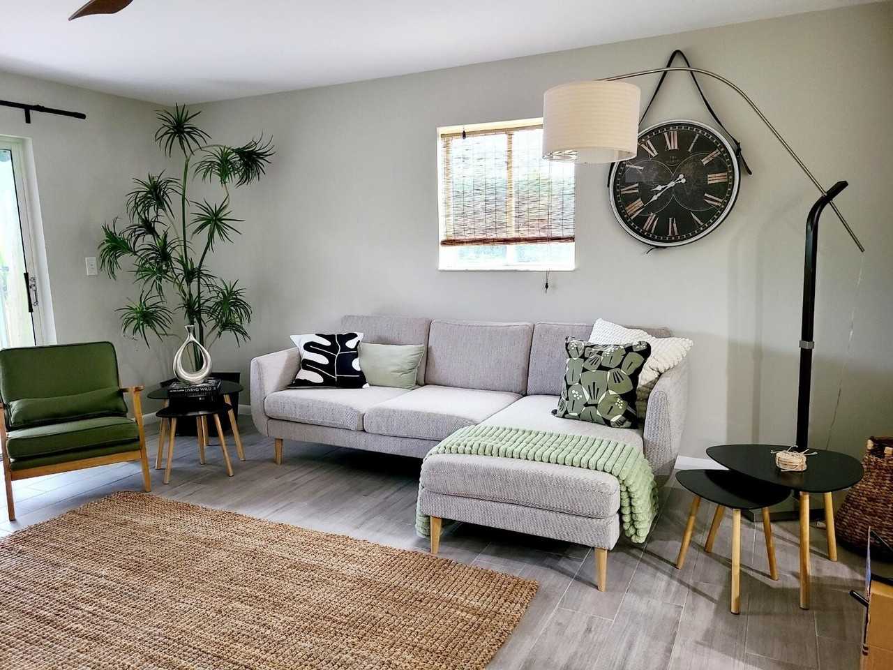 690 Se 23rd Ave #1 - Photo 3 of 17
