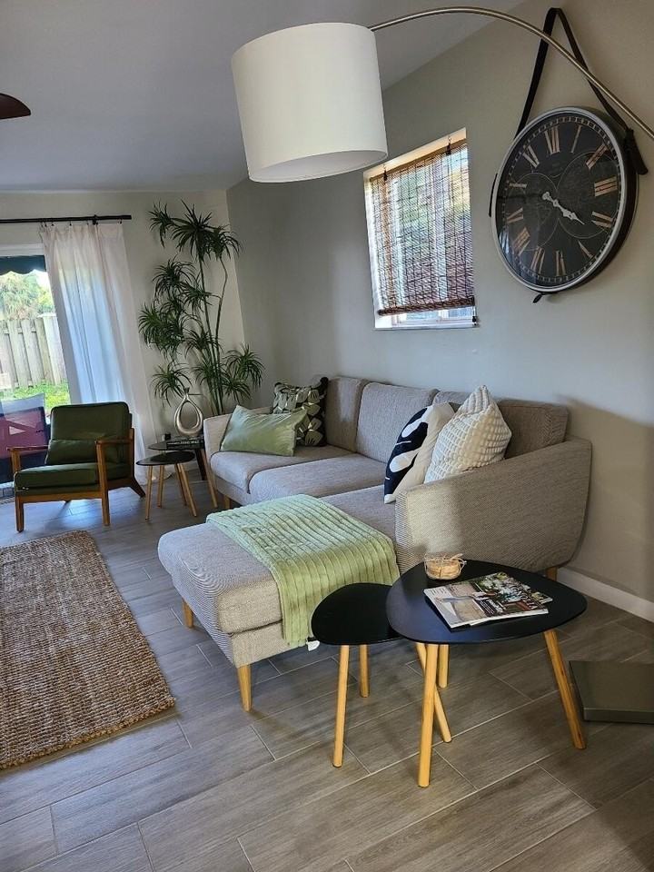 690 Se 23rd Ave #1 - Photo 5 of 17