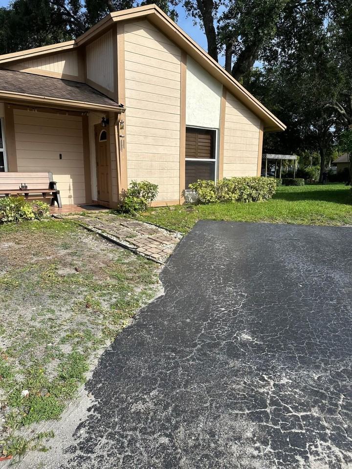 2086 Sw 71st Way - Photo 2 of 12