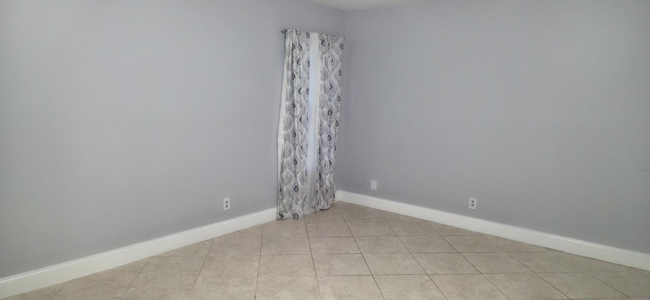 2086 Sw 71st Way - Photo 3 of 12