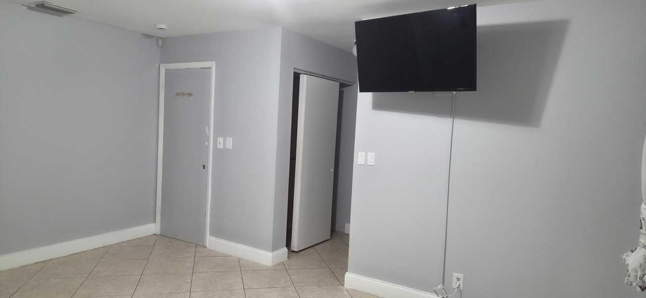 2086 Sw 71st Way - Photo 4 of 12