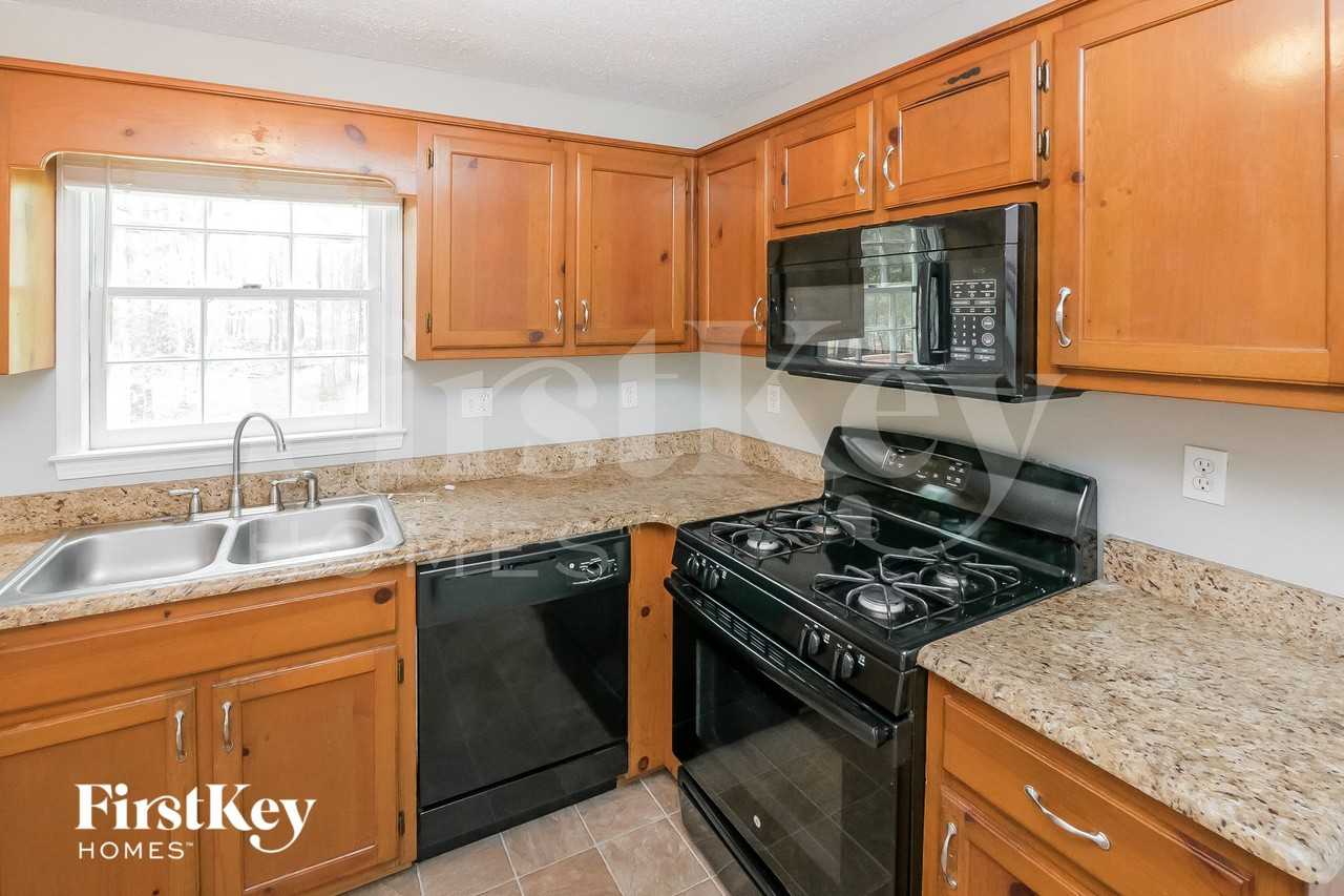 221 Whitney Ln - Photo 6 of 15