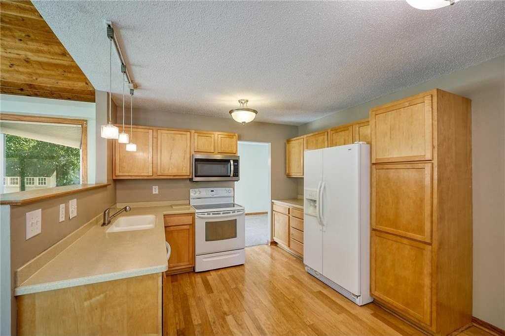8106 Dakota Ln - Photo 3 of 22
