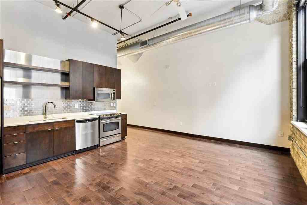 618 Washington Ave N #200 - Photo 7 of 27