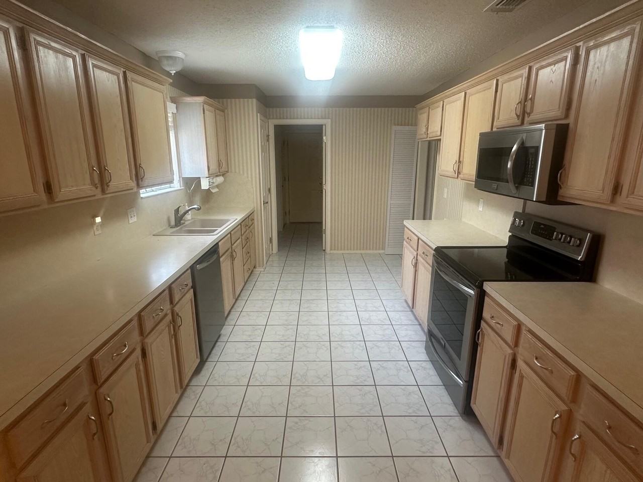 4010 Laurel Oak Dr - Photo 5 of 17