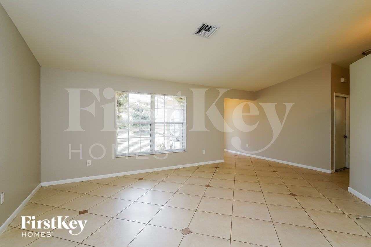 8441 Bahamas Rd - Photo 4 of 20