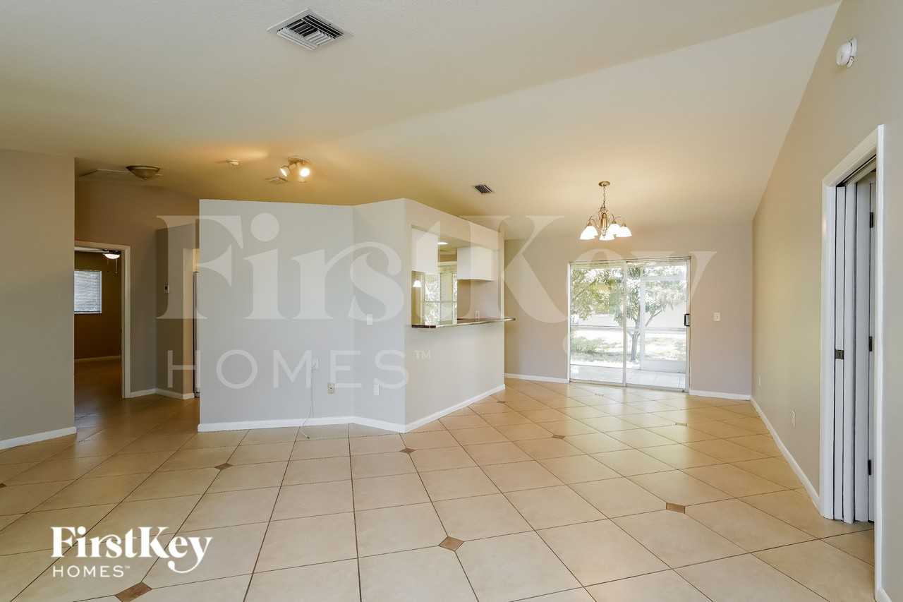 8441 Bahamas Rd - Photo 6 of 20