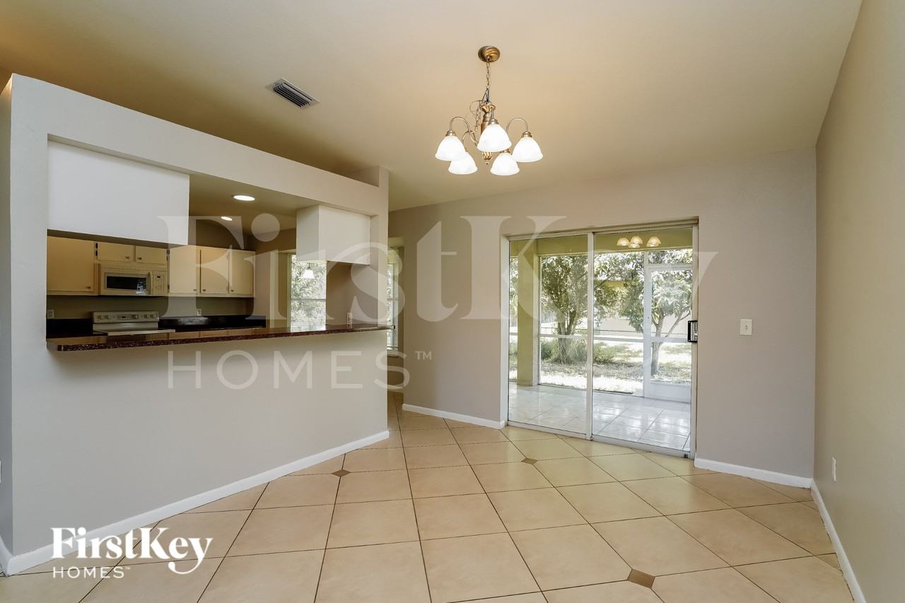 8441 Bahamas Rd - Photo 7 of 20