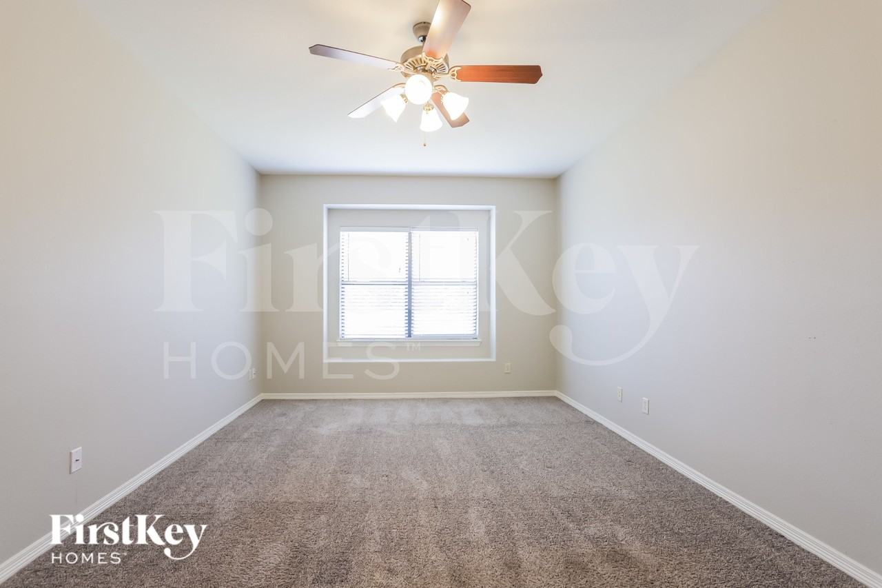 8015 N Tarrytown Crossing Dr - Photo 7 of 19