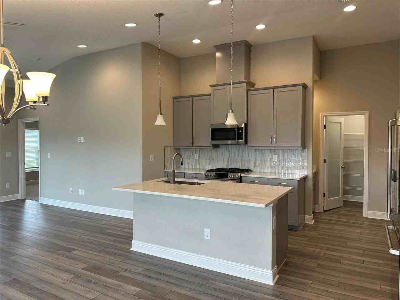 12573 Oak Hill Way - Photo 6 of 33