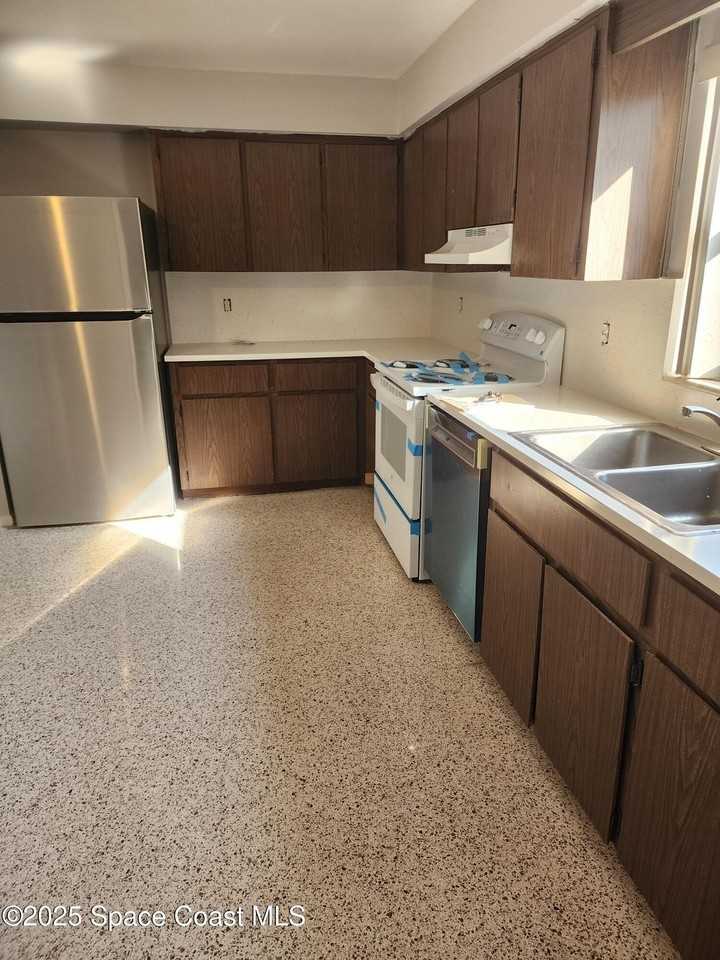 2745 Starlight Dr - Photo 6 of 20