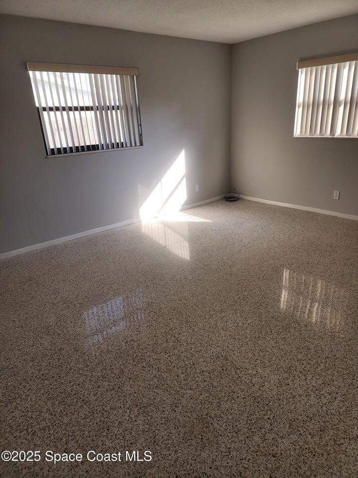 2745 Starlight Dr - Photo 7 of 20
