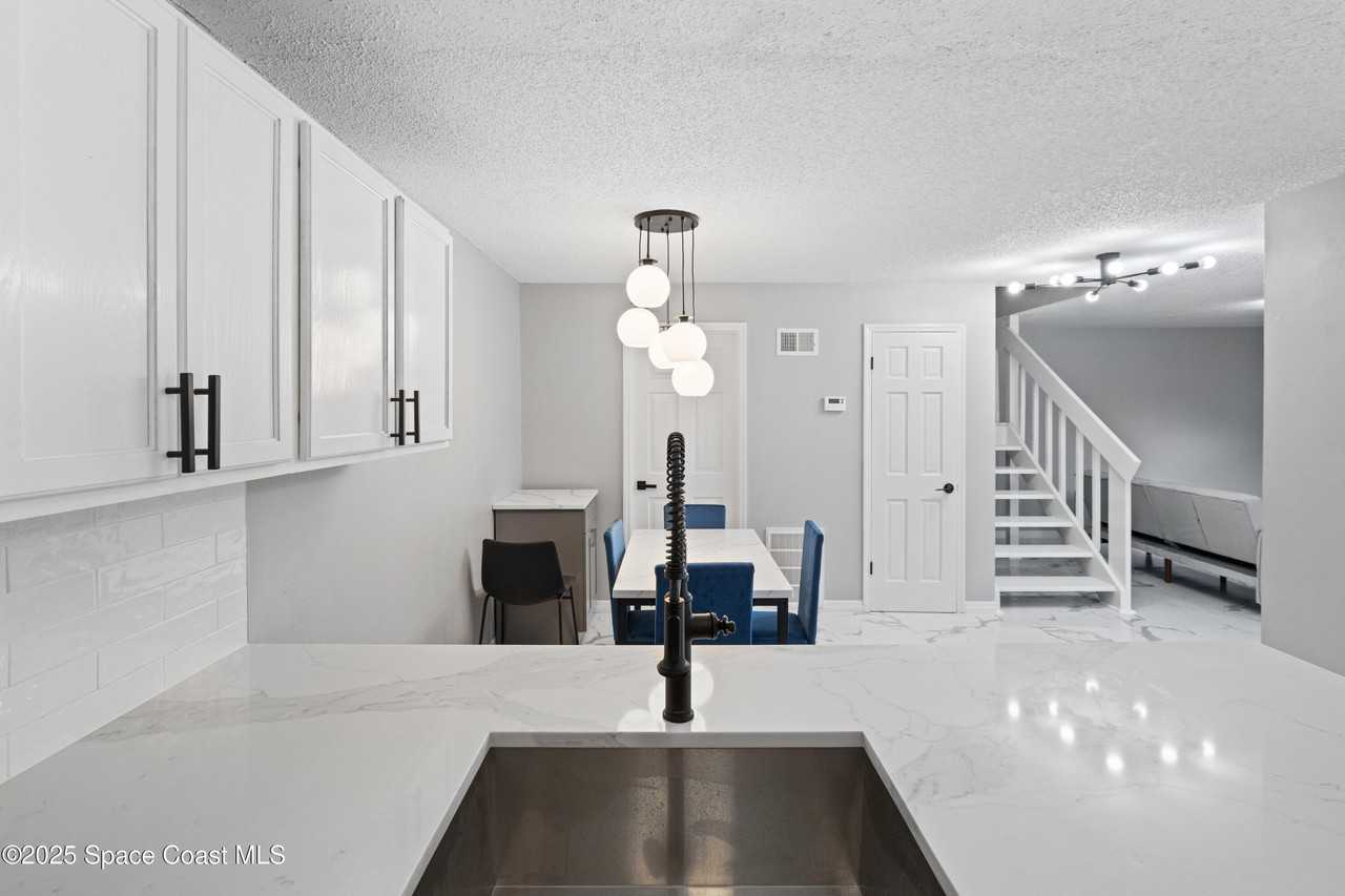 3263 Sand Ct - Photo 3 of 20