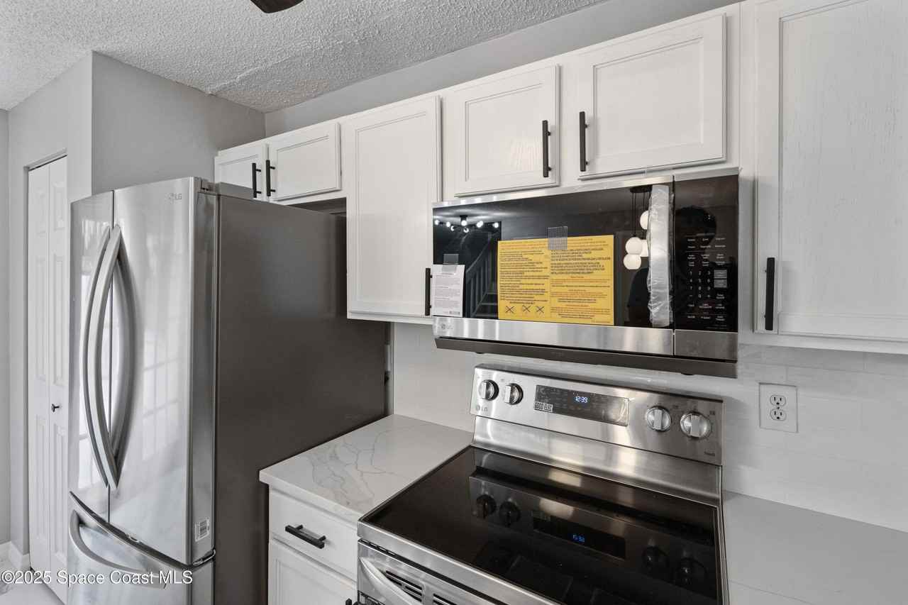 3263 Sand Ct - Photo 4 of 20