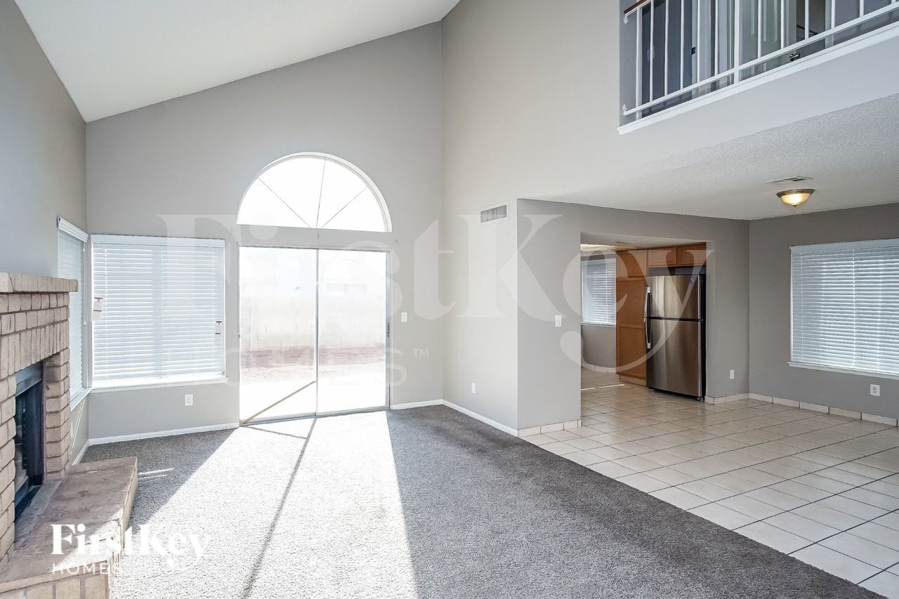 7118 Shadow Crest Dr - Photo 3 of 19