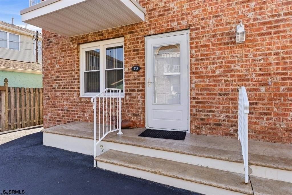 9709 Monmouth Ave - Photo 4 of 27