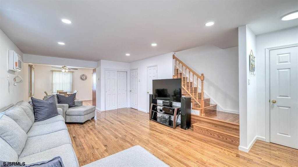9709 Monmouth Ave - Photo 6 of 27