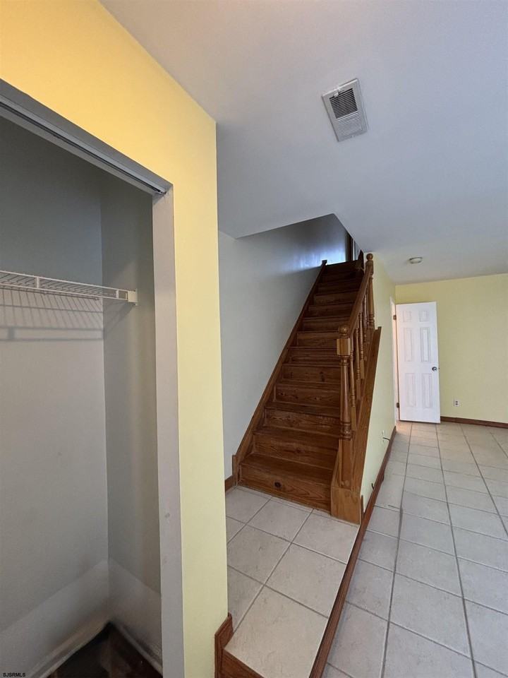 5120 Radnor Ct - Photo 3 of 18