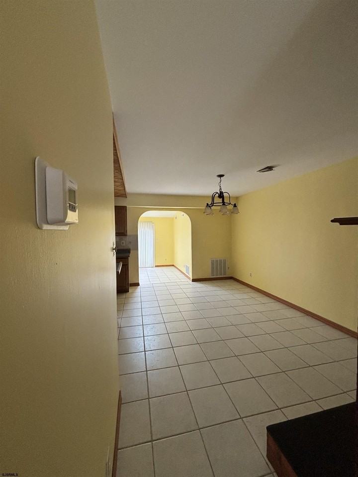 5120 Radnor Ct - Photo 5 of 18