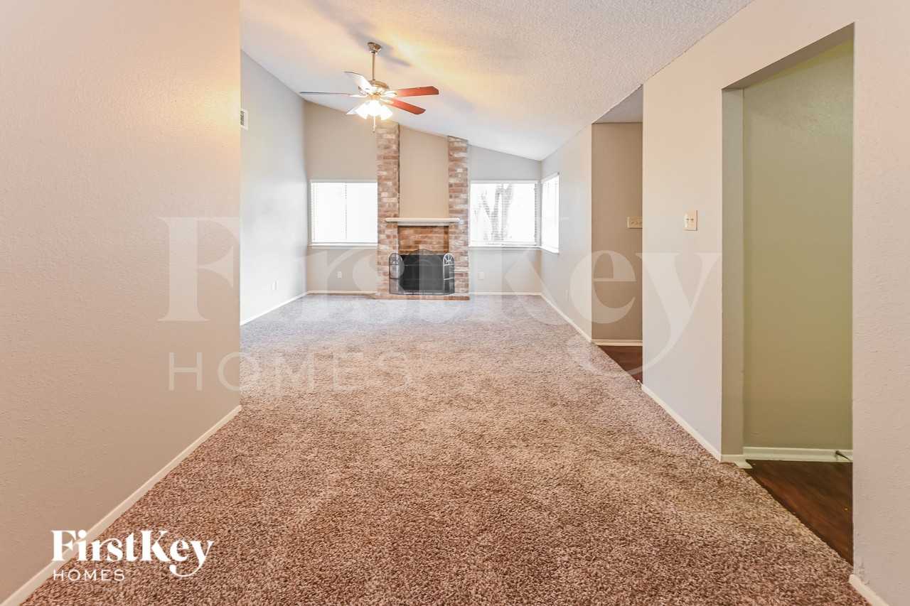 6316 Porterway Dr - Photo 4 of 19