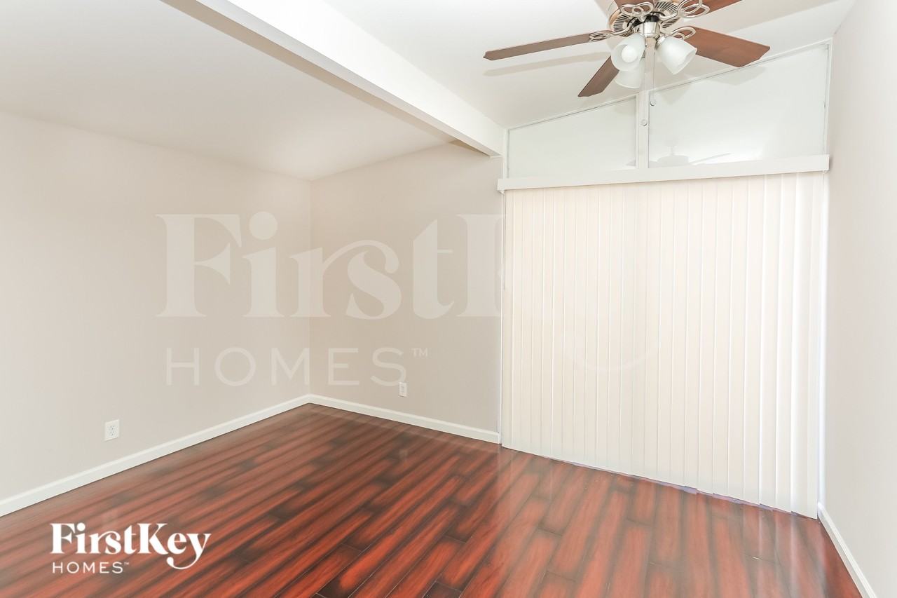 6237 Rassler Ave - Photo 7 of 15