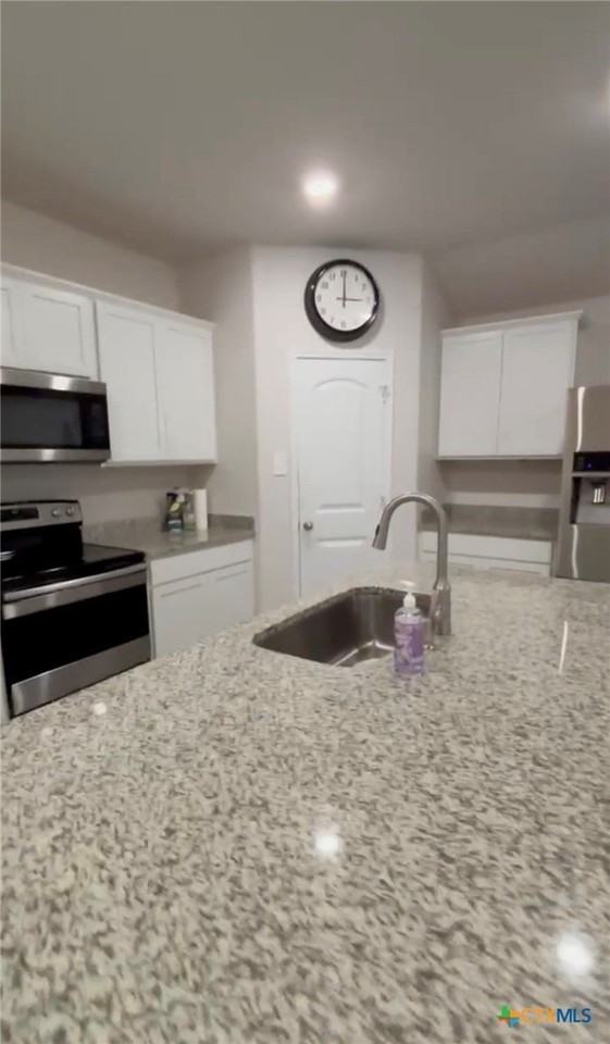 208 Ida Loop - Photo 2 of 8