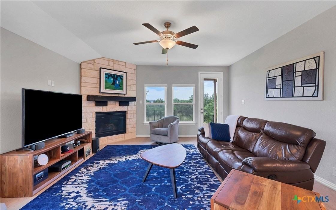 1649 Ranch House - Photo 3 of 24