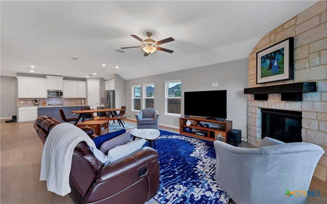 1649 Ranch House - Photo 4 of 24