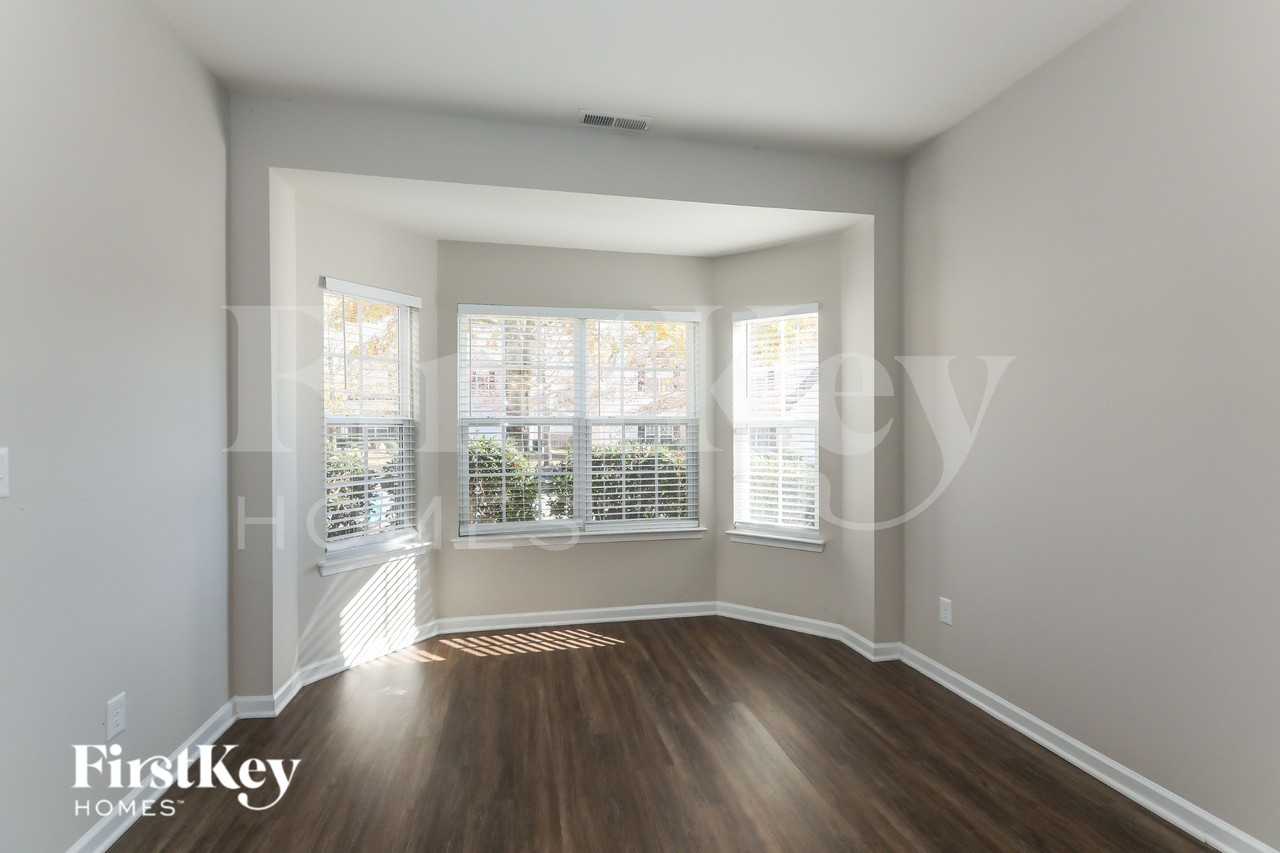 5911 Parkstone Dr - Photo 2 of 18