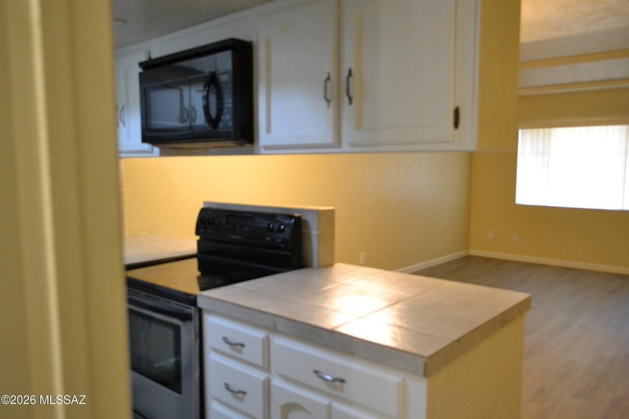 1200 E River Rd #D47 - Photo 4 of 13