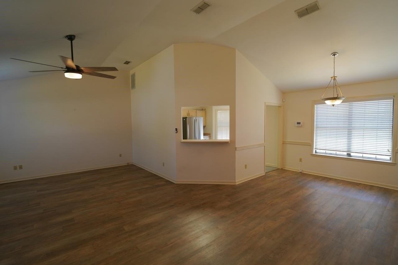 2605 Yarmouth Ln - Photo 4 of 33